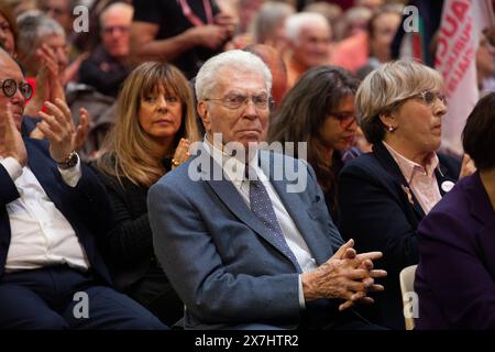 Pierre Joxe ancien ministre de la Défense puis de l'intérieur dans les années 1990 présent à la réunion du Parti communiste pour les élections européennes Banque D'Images