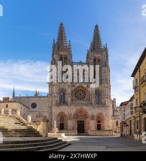 Burgos, Espagne - 14 avril 2024 : vue de la cathédrale Saint-Marie, monument gothique français, dans le centre-ville de Burgos Banque D'Images