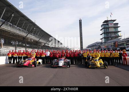 Speedway, Indiana, États-Unis. 20 mai 2024. La première ligne de départ pour la 108e course des 500 d'Indianapolis se déroule avec SCOTT MCLAUGHLIN (3) de Christchurch, Nouvelle-Zélande en pole position avec ses coéquipiers WILL POWER (12) de Toowoomba, Australie et JOSEF NEWGARDEN (2) de Nashville, Tennessee, ce qui en fait une première ligne de Penske. (Crédit image : © Walter G. Arce Sr./ASP via ZUMA Press Wire) USAGE ÉDITORIAL SEULEMENT! Non destiné à UN USAGE commercial ! Banque D'Images