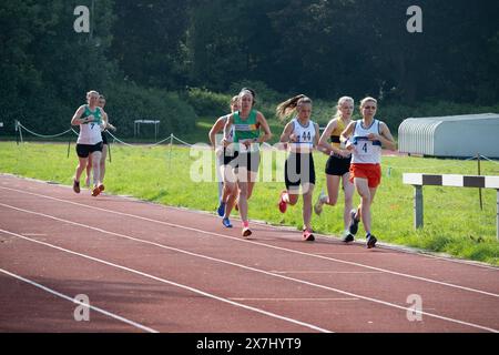 Club Athlétisme, course féminine de 5000 m, Leamington Spa, Royaume-Uni Banque D'Images