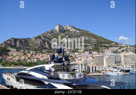 Cap d'ail, France - 7 septembre 2019. Port de plaisance de Cap d'ail et promontoire rocheux de TETE de chien, Côte d'Azur. Crédit : Vuk Valcic/Alamy Banque D'Images