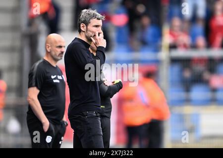 Genk, Belgique. 20 mai 2024. L'entraîneur-chef d'Anvers Mark van Bommel photographié lors d'un match de football entre le KRC Genk et le Royal Antwerp FC, lundi 20 mai 2024 à Genk, le jour 9 (sur 10) des Play-offs des Champions de la première division 'Jupiler Pro League' 2023-2024 du championnat belge. BELGA PHOTO JOHAN Eyckens crédit : Belga News Agency/Alamy Live News Banque D'Images