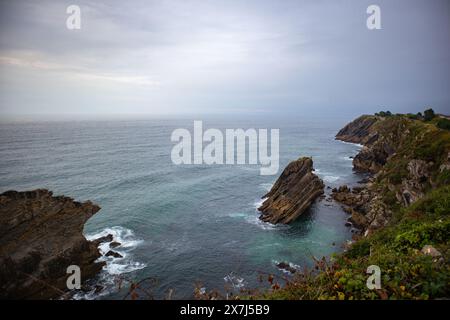 Falaises de Paseo de San Pedro, Llanes, Asturies Banque D'Images