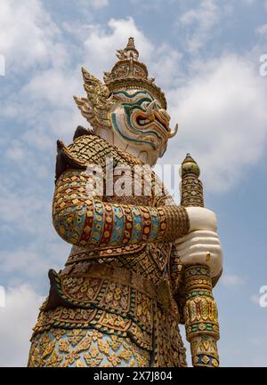 Photo d'une statue de guerrier au Grand Palais de Bangkok. Banque D'Images