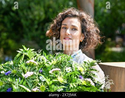 Londres, Royaume-Uni. 20 mai 2024. Indira Varma dans le Water Aid Garden au RHS Chelsea Flower Show, Royal Hospital Chelsea, Londres, Royaume-Uni. Crédit : LFP/Alamy Live News Banque D'Images