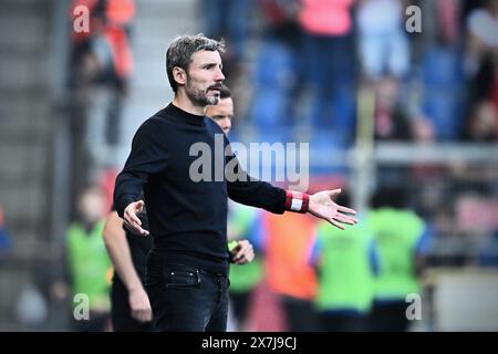 Genk, Belgique. 20 mai 2024. L'entraîneur-chef d'Anvers Mark van Bommel photographié lors d'un match de football entre le KRC Genk et le Royal Antwerp FC, lundi 20 mai 2024 à Genk, le jour 9 (sur 10) des Play-offs des Champions de la première division 'Jupiler Pro League' 2023-2024 du championnat belge. BELGA PHOTO JOHAN Eyckens crédit : Belga News Agency/Alamy Live News Banque D'Images