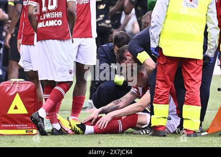 Genk, Belgique. 20 mai 2024. L'Anvers Ritchie de Laet semble blessé lors d'un match de football entre le KRC Genk et le Royal Antwerp FC, lundi 20 mai 2024 à Genk, au jour 9 (sur 10) des Play-offs des Champions de la première division 'Jupiler Pro League' 2023-2024 du championnat belge. BELGA PHOTO JOHAN Eyckens crédit : Belga News Agency/Alamy Live News Banque D'Images