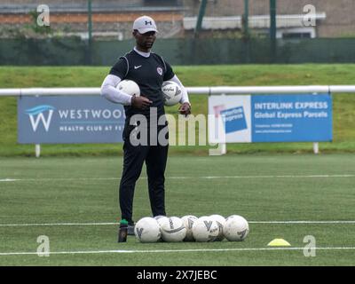 Édimbourg, Écosse, Royaume-Uni. 20 septembre 2021 : les jeunes joueurs sont entraînés à Ainslie Park à Édimbourg. Banque D'Images