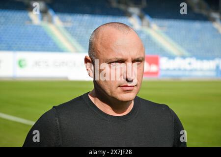 Hansa Rostock : Vorstandsvorsitzender Robert Marien Rostock : Robert Marien, Vorstandsvorsitzender des FC Hansa Rostock blickt in das leere Ostseestadion. *** Hansa Rostock Président du conseil d'administration Robert Marien Rostock Robert Marien, Président du conseil d'administration du FC Hansa Rostock, se penche sur l'Ostseestadion vide Banque D'Images