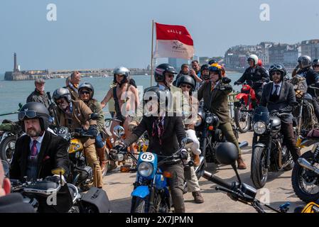 Margate, Royaume-Uni. 19 mai 2024. Les coureurs arrivent à la plage de Margate après le Distinguished Gentleman's Ride. La course Malle Mile Beach Race est une course de moto de deux jours sur les magnifiques sables de Margate. Il est organisé par le Malle London. Il a appelé inapproprié parce que n'importe qui peut assister dans n'importe quel type de motos. (Photo de Krisztian Elek/SOPA images/SIPA USA) crédit : SIPA USA/Alamy Live News Banque D'Images