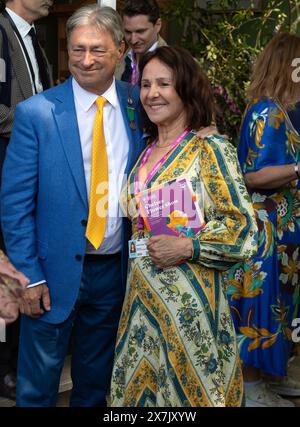 Chelsea, Londres, Royaume-Uni. 20 mai 2024. Alan Titchmarsh, présentateur de télévision, et Shirley Ballas, juge Strictly Come Dancing, assistent au RHS Chelsea Flower Show le jour de la presse. Crédit : Maureen McLean/Alamy Live News Banque D'Images