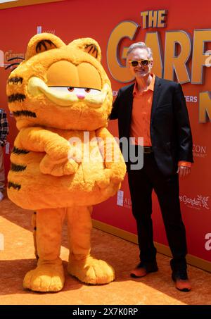 Hollywood, États-Unis. 19 mai 2024. Garfield et Mark Dindal assistent à l’arrivée de la première mondiale de « The GARFIELD Movie » au TCL Chinese Theater à Hollywood, CA, le 19 mai 2024. (Photo de Corine Solberg/Sipa USA) crédit : Sipa USA/Alamy Live News Banque D'Images