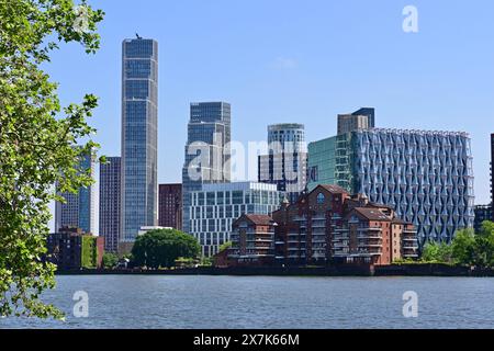 Appartements et bureaux à Nine ELMS, y compris l'ambassade américaine à Londres Banque D'Images