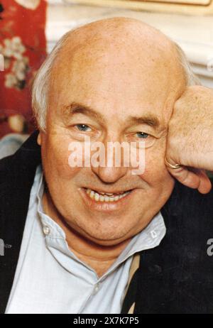 BILL MAYNARD, ACTEUR, COMÉDIEN ET STAR DE CINÉMA, 1990 PIC MIKE WALKER, 1990 Banque D'Images