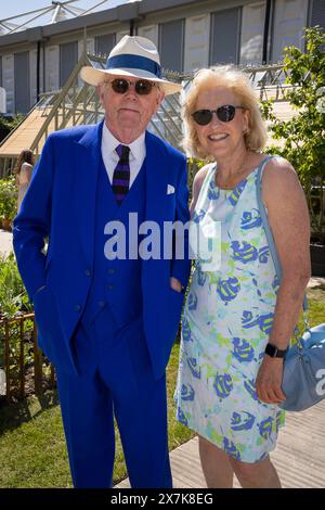 Londres, Royaume-Uni. 20 mai 2024. Les célébrités et les invités ont profité d'un aperçu des jardins d'exposition et des expositions florales de cette année Chelsea Flower Show qui s'est tenu dans les jardins du Royal Hospital de Chelsea. Les stars du petit et du grand écran se mêlent aux présentateurs de télévision, aux sportifs et aux chefs célèbres. Crédit : David Betteridge/Alamy Live News Banque D'Images