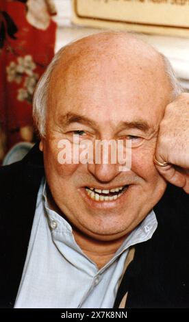 BILL MAYNARD, ACTEUR, COMÉDIEN ET STAR DE CINÉMA, 1990 PIC MIKE WALKER, 1990 Banque D'Images