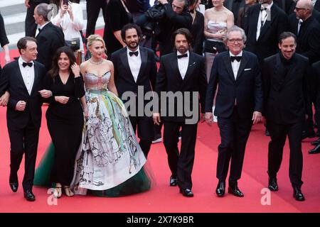 Cannes, France. 20 mai 2024. Jacob Jarek, Gabriel Sherman, Julianne Forde, Ali Abbasi, Louis Tisné, Amy Baer, Martin Donovan, Daniel Bekerman, Ruth Treacy, Maria Bakalova, Sebastian Stan présent à la première The Apprentice dans le cadre du 77ème Festival International du film de Cannes à Cannes, France, le 20 mai 2024. Photo Aurore MARECHAL/ABACAPRESS. COM Credit : Abaca Press/Alamy Live News Banque D'Images