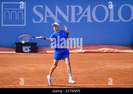 Turin, Italie, Italie. 17 mai 2024. Italie, Turin 17/05/2024.Club de la presse sportive (Turin). Qualifications du tournoi Challenger 175 Piemonte Open Intesa Sanpaolo. Matteo Arnaldi (Ita) joue contre Fabio Fognini (Ita) lors des qualifications du tournoi Challenger 175 Piemonte Open Intesa Sanpaolo. Score final 6-3 6-4 (crédit image : © Tonello Abozzi/Pacific Press via ZUMA Press Wire) USAGE ÉDITORIAL SEULEMENT! Non destiné à UN USAGE commercial ! Banque D'Images