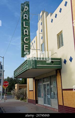Palace Theater de style Art déco, à l'origine l'Opéra de Marfa en 1905, avant le cinéma, maintenant un studio d'artiste - Marfa Texas, avril 2024 Banque D'Images
