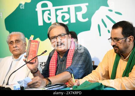 Patna, Inde. 19 mai 2024. PATNA, INDE - 19 MAI : le député du RJD Manoj Jha avec le président du RJD du Bihar Jagdanand Singh s'adressant à une conférence de presse au bureau du RJD le 19 mai 2024 à Patna, en Inde. (Photo de Santosh Kumar/Hindustan Times/Sipa USA ) crédit : Sipa USA/Alamy Live News Banque D'Images