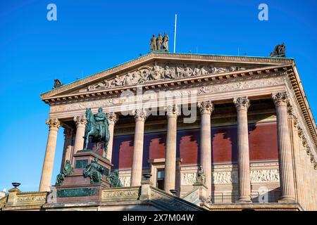 Ancienne Galerie nationale, statue équestre en bronze de Frédéric-Guillaume IV, Île aux musées, Mitte, Berlin, Allemagne Banque D'Images