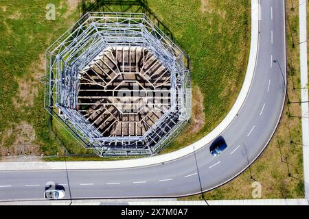 Squelette en acier d'une tour de refroidissement sur le site Phoenix West à Dortmund. Suite à la fermeture de l'usine de haut fourneau, qui appartenait en dernier Banque D'Images