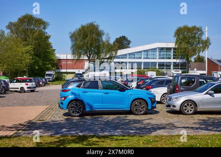 Piscine couverte avec parking à Niebuell, Nordfriesland district, Schleswig-Holstein, Allemagne Banque D'Images