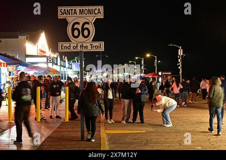 Route 66 fin du panneau Trail sur l'embarcadère de Santa Monica, Californie Banque D'Images
