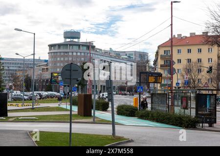 Bratislava, Slovaquie - 14 février 2024 : vue sur l'une des rues de Bratislava Banque D'Images