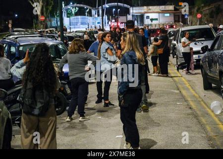 News - Italie : Campi Flegrei, bradismo gens dans la rue après les chocs du tremblement de terre, près de Naples, dans le sud de l'Italie, 20 mai 2024. Le choc qui s'est produit à 8,10 heures avec son épicentre au Campi Flegrei était de magnitude 4,4. Nous l'apprenons de l'Institut national de géophysique et de volcanologie, selon lequel la profondeur du tremblement de terre était de trois kilomètres Napoli Pozzuoli Italie Copyright : xAntonioxBalascox/xLiveMediax LPN 1364605 Banque D'Images