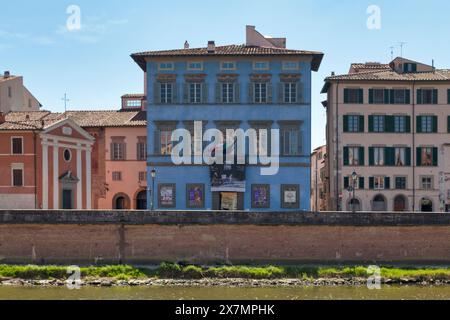 Pise, Italie - mars 31 2019 : le Palazzo Blu est un centre d'expositions temporaires et d'activités culturelles situé à côté de la paroisse de Saint Cristin Banque D'Images