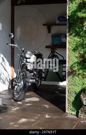 Londres, Royaume-Uni. 20 mai 2024. Le Moroto no IE Sanctuary Garden au RHS Chelsea Flower Show à Londres. Designer Kazuyuki Ishihara. Sponsors Mihara-Teien, HB-101, G-lion. Crédit : Maureen McLean/Alamy Live News Banque D'Images