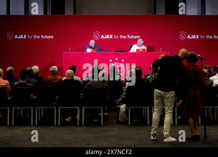 AMSTERDAM - Michael van Praag et Leo van Wijk lors d'une réunion avec les actionnaires d'Ajax à propos du directeur général démissionnaire Alex Kroes et de l'enquête de KPMG sur un conflit d'intérêts de l'ancien directeur technique Sven Mislintat. Kroes a repris son travail chez Ajax en tant que directeur technique, Mislintat a pris un poste technique au Borussia Dortmund. ANP RAMON VAN FLYMEN Banque D'Images