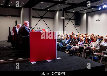 AMSTERDAM - Michael van Praag lors d'une réunion avec les actionnaires d'Ajax à propos du directeur général démissionnaire Alex Kroes et de l'enquête de KPMG sur un conflit d'intérêts de l'ancien directeur technique Sven Mislintat. Kroes a repris son travail chez Ajax en tant que directeur technique, Mislintat a pris un poste technique au Borussia Dortmund. ANP RAMON VAN FLYMEN Banque D'Images