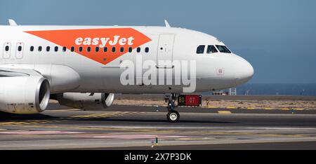 Tenerife, Espagne 4 mai 2024. Airbus A320-214 d'easyJet. Image d'un avion d'easyJet Airlines circulant à Tenerife Banque D'Images