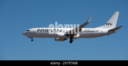 Tenerife, Espagne 4 mai 2024. Boeing 737-8EH Marabu Airlines vole dans le ciel bleu. Atterrissage à l'aéroport de Tenerife Banque D'Images