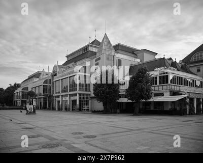 Bel exemple d'arche sur une très belle ville dans le nord de la Pologne. Sopot, Golfe de Gdansk, Mer Baltique, Pologne, Europe. Banque D'Images