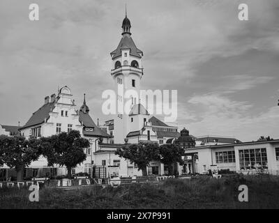 Bel exemple d'arche sur une très belle ville dans le nord de la Pologne. Sopot, Golfe de Gdansk, Mer Baltique, Pologne, Europe. Banque D'Images