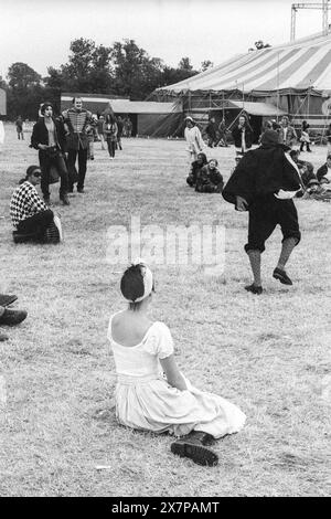 CIRCUS FIELD, GLASTONBURY 95 : les artistes jouent dans le Circus Field au Glastonbury Festival, Pilton Farm, Somerset, Angleterre, 24 juin 1995. En 1995, le festival a célébré son 25e anniversaire. Photo : ROB WATKINS Banque D'Images