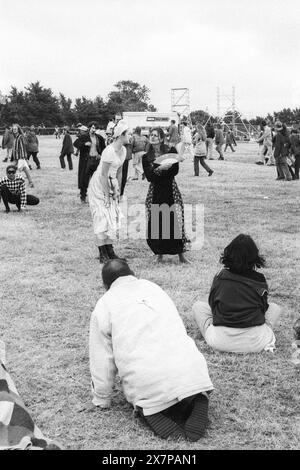 CIRCUS FIELD, GLASTONBURY 95 : les artistes jouent dans le Circus Field au Glastonbury Festival, Pilton Farm, Somerset, Angleterre, 24 juin 1995. En 1995, le festival a célébré son 25e anniversaire. Photo : ROB WATKINS Banque D'Images