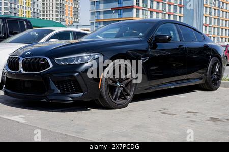 Minsk, Biélorussie, 21 mai 2024 - voiture BMW de luxe dans le parking Banque D'Images