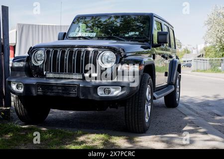 Minsk, Biélorussie, 21 mai 2024 - Jeep Wrangler 4 portes Sahara hors route Banque D'Images