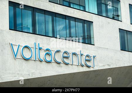 Bâle, Suisse - 18 mai 2024 : le Volta Center à Bâle est un complexe commercial moderne et innovant qui abrite diverses entreprises, bureaux, et Banque D'Images