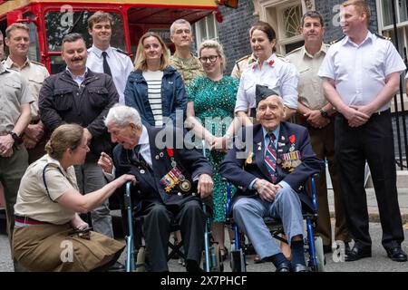 Londres, Royaume-Uni. 21 mai 2024. Commémorations du jour J à Downing Street Londres vétérans britanniques George Chandler, Navy Able Seaman et Bernard Morgan Raf Sergeant, crédit : Ian Davidson/Alamy Live News Banque D'Images