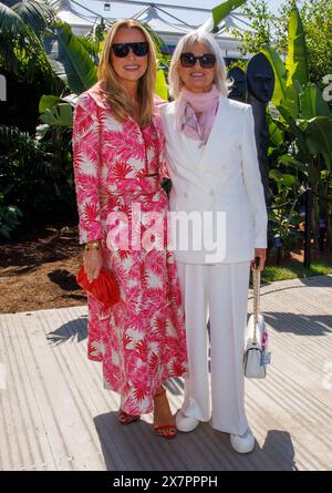 Personnalité médiatique et actrice, Amanda Holden, au RHS Chelsea Flower Show avec sa mère Judith Mary Harrison. Banque D'Images