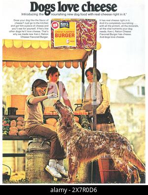 1973 KEN-L RATION NOURRITURE POUR CHIENS AD- « LES CHIENS AIMENT LE FROMAGE » Banque D'Images