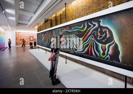 Londres, Royaume-Uni. 21 mai 2024. Au début, 1982 - révélations de Judy Chicago à Serpentine North. C'est la plus grande exposition personnelle dans une institution londonienne du travail de l'artiste pionnier, auteur, éducateur, historienne culturelle et féministe. L’exposition sera présentée du 23 mai au 1er septembre 2024. Crédit : Guy Bell/Alamy Live News Banque D'Images