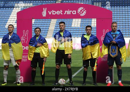 Non exclusif : DNIPRO, UKRAINE - 19 MAI 2024 - capitaines - défenseur Oleksandr Svatok (R) du SC Dnipro-1 et milieu de terrain Taras Stepanenko du FC Shakhtar Banque D'Images