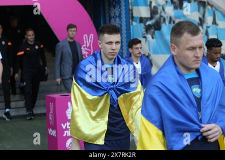 Non exclusif : DNIPRO, UKRAINE - 19 MAI 2024 - le milieu de terrain Oleksandr Pikhalonok du SC Dnipro-1 arrive sur le terrain avant le départ de l'Ukrain 2023/2024 Banque D'Images