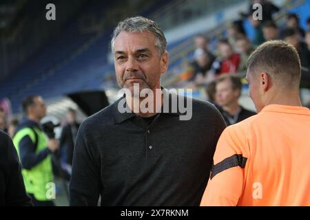 DNIPRO, UKRAINE - 19 MAI 2024 - le manager Marino PUSIC (l) du FC Shakhtar Donetsk est photographié après le 29 match de la première Ligue ukrainienne 2023/2024 contre le SC Dnipro-1 à la Dnipro Arena, Dnipro, dans le centre de l'Ukraine. Banque D'Images